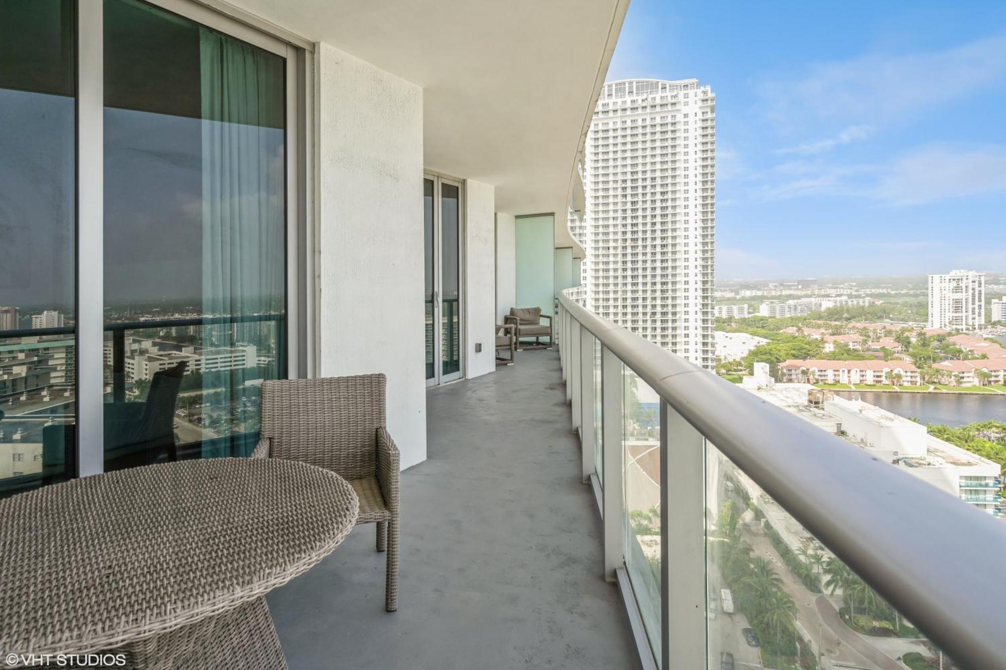 Lyfe Residence Building - Private Apts Over The Beach Hollywood Exterior foto